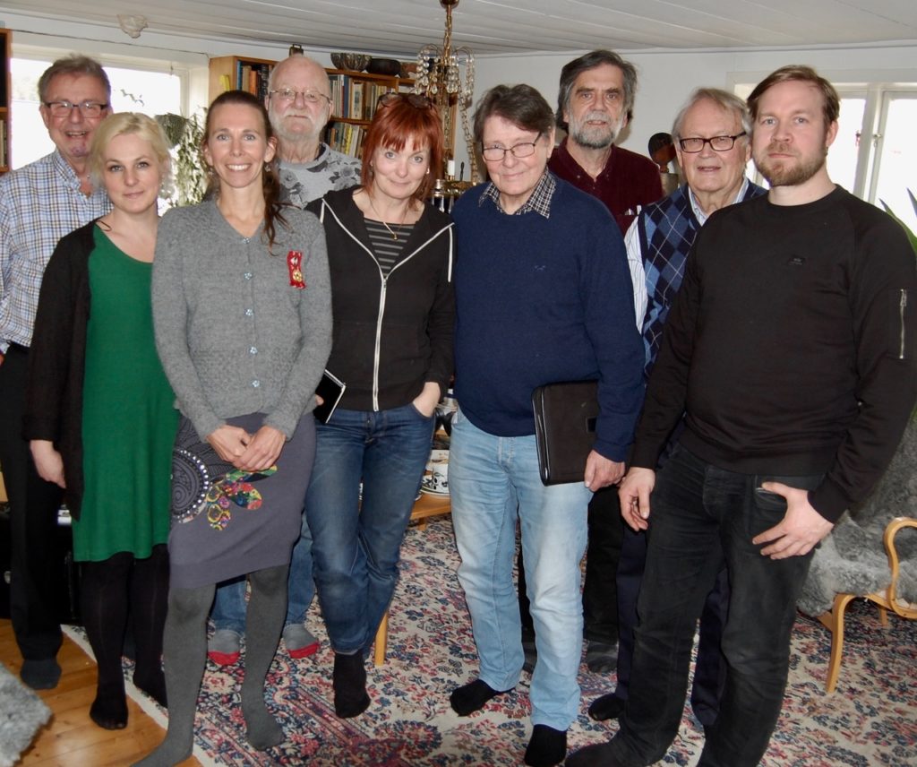 Hälsinge Akademis ledamöter 2017. Från vänster Leif Edling (revisor), Helena Brusell (nyinvald), Ann-Caroline (nyinvald), Ola Granath (skattmästare), Gunilla Kindstrand, Claes Sundelin (hövding), Jens Ahlbom, Jonas Sima (skrivare), Thomas von Wachenfeldt. Saknas på bilden: Björn Ståbi och Lars Ilshammar. Foto: Lillemor Granath.